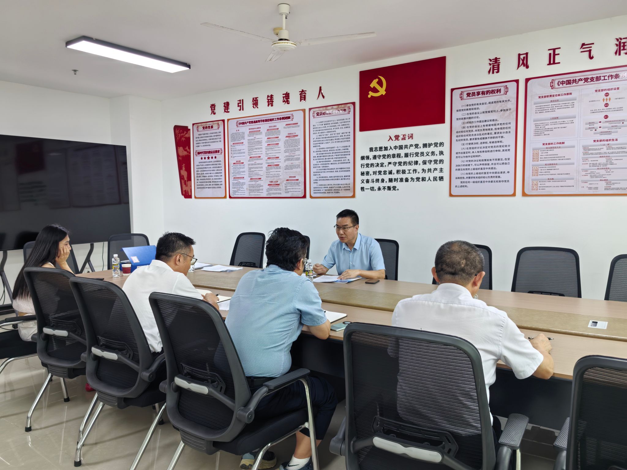 贺勇到纪检监察学院调研督导树立和践行正确政绩观学习教育及重点工作推进情况