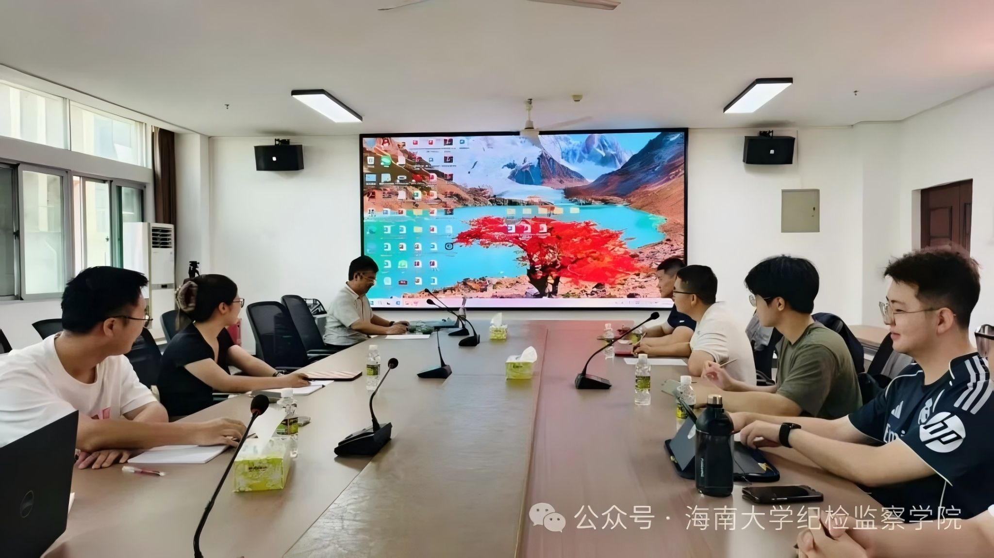 欧爱民与2025级纪检监察学同学座谈